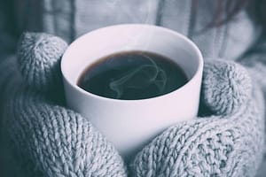 Drink a cup of coffee with ease after picking out a gift